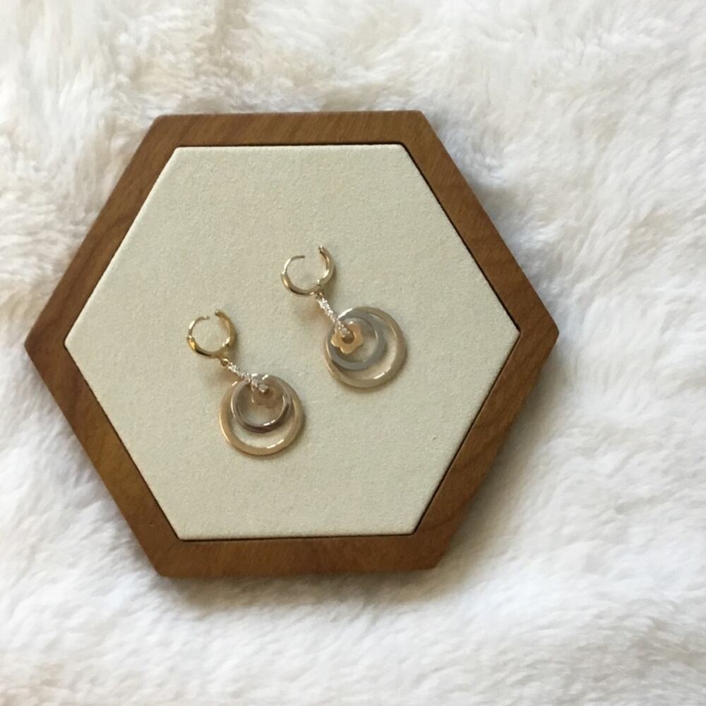 Gold Round Dangling Daisy Flower Earrings